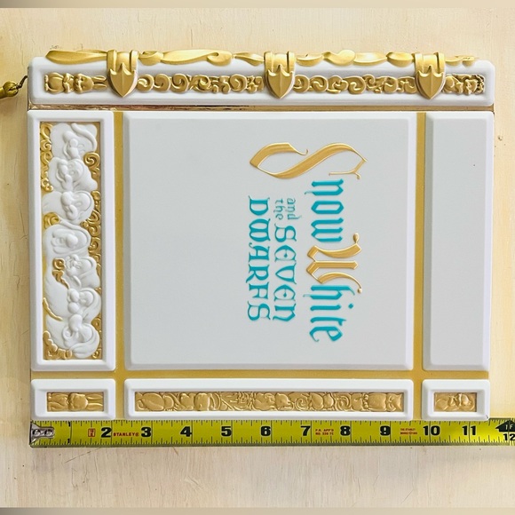 ✨ New Disney Parks Snow White and the Seven Dwarfs Storybook Journal ✨ - Picture 15 of 16